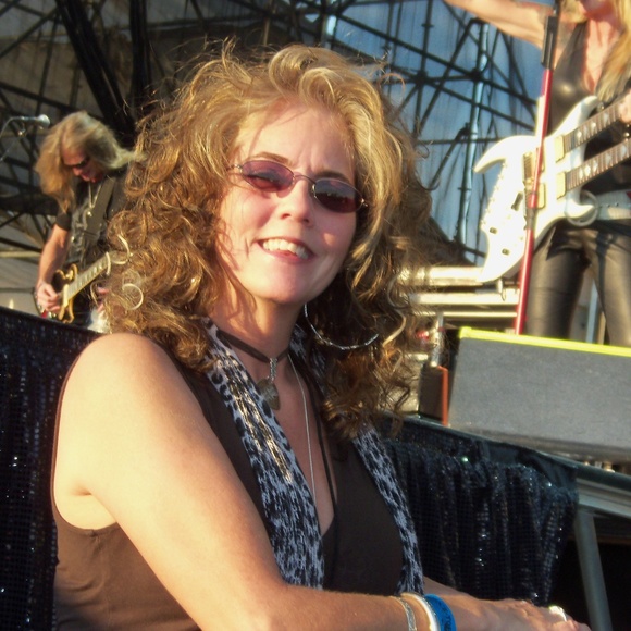 Meet your Posher, RadioBabe - Picture 2 of 2